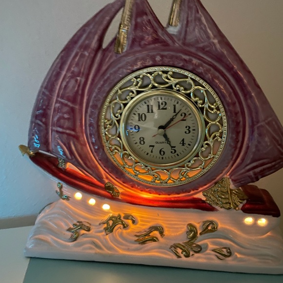 1950s Porcelain Pink Iredescent Nautical Sailboat Wave Base Tabletop Clock Light - Picture 8 of 16